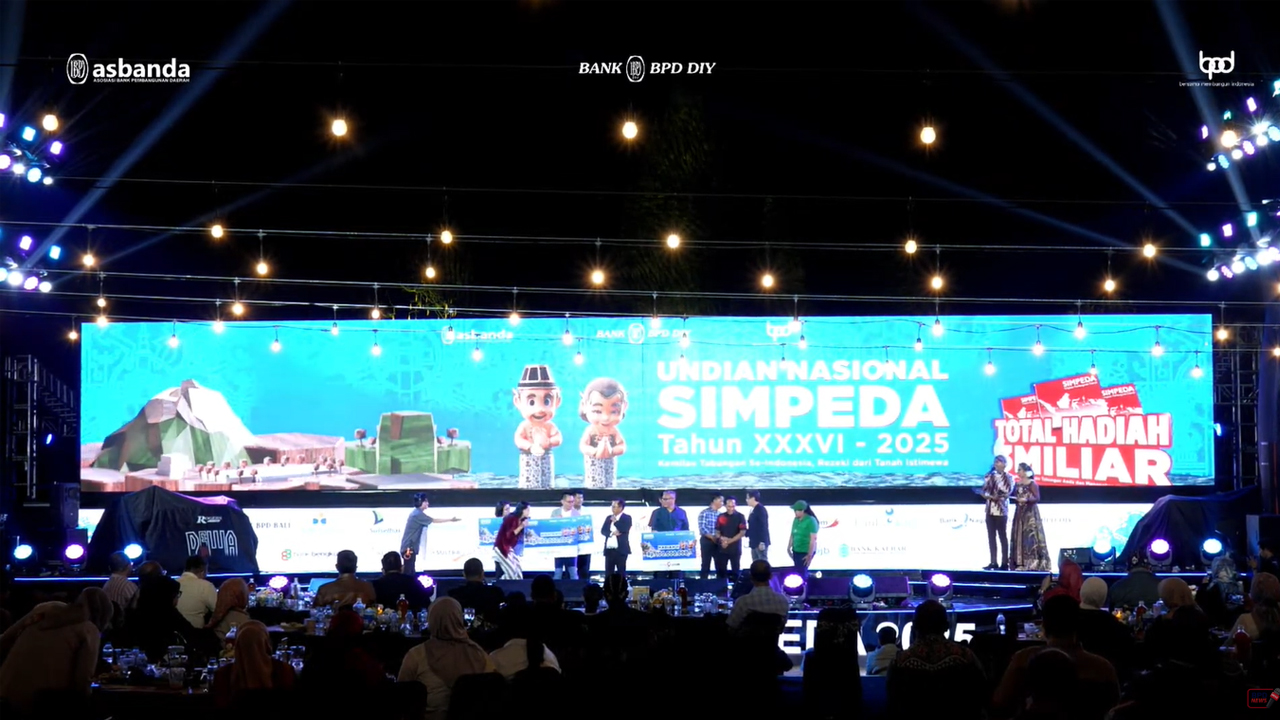 SIMBOLIS PENYERAHAN HADIAN UNDIAN NASIONAL TABUNGAN SIMPEDA DI DIY